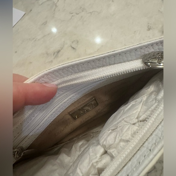 NEW pristine Carolee white leather clutch/wristlet lovely details - Picture 8 of 9